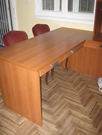 Muebles de Oficina Melamina guindo en base MDF 18mm